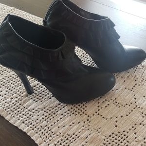 Kelsi Daggar Black booties